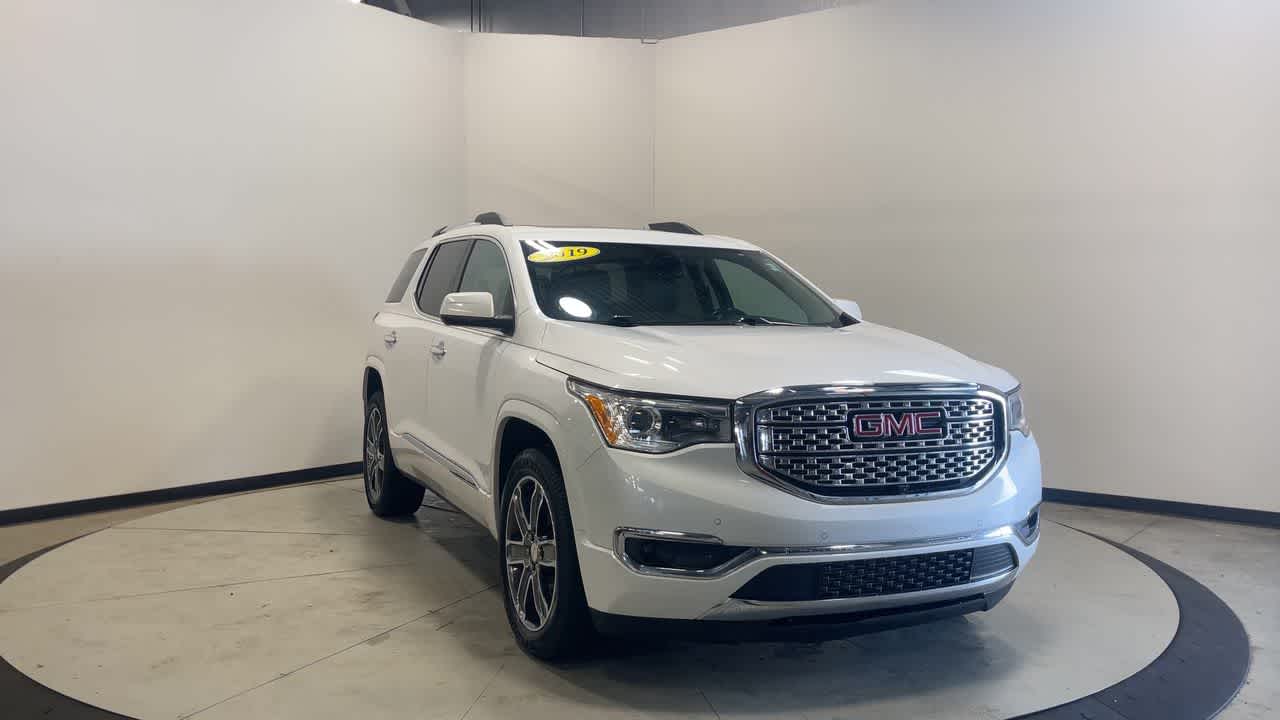 2019 GMC Acadia — detail view