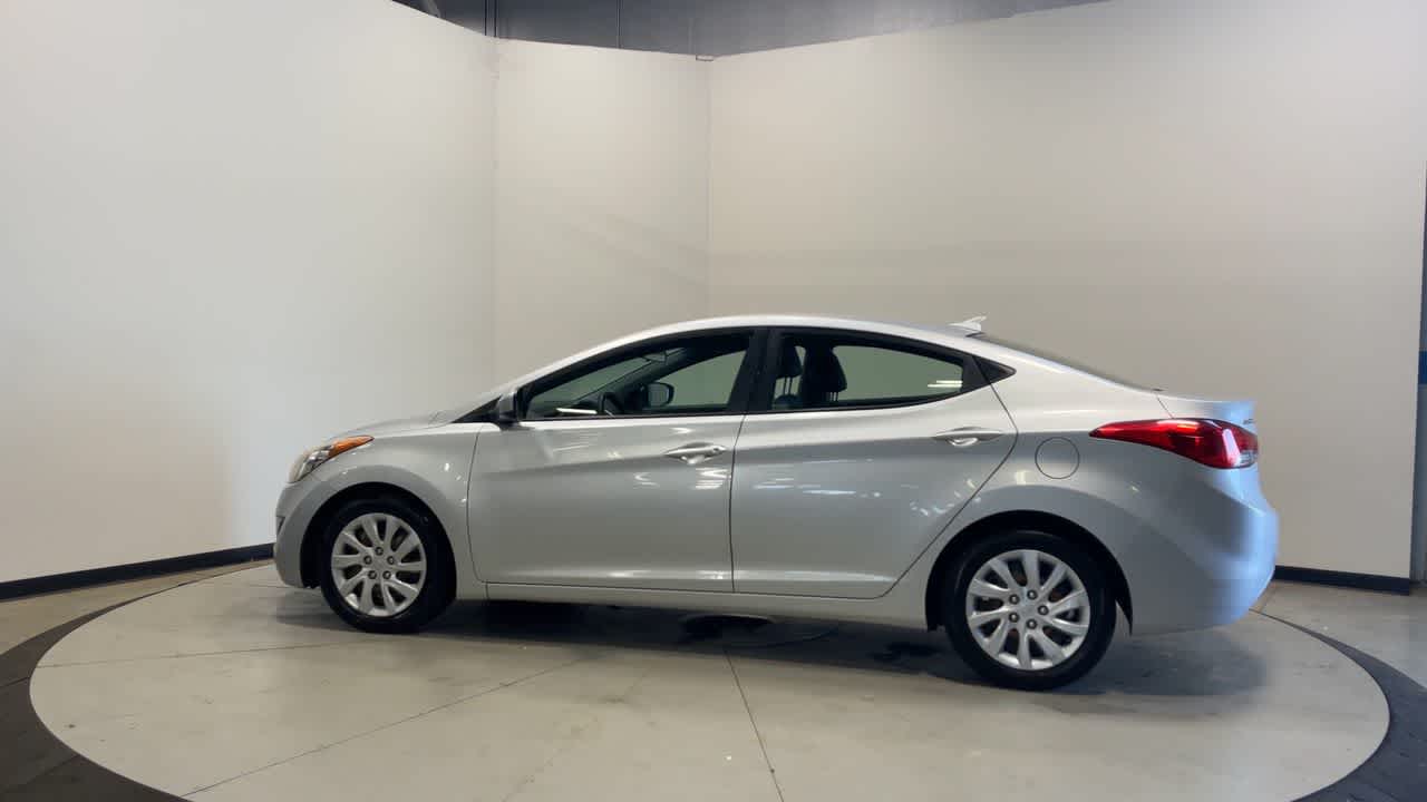 2013 Hyundai Elantra — side profile view