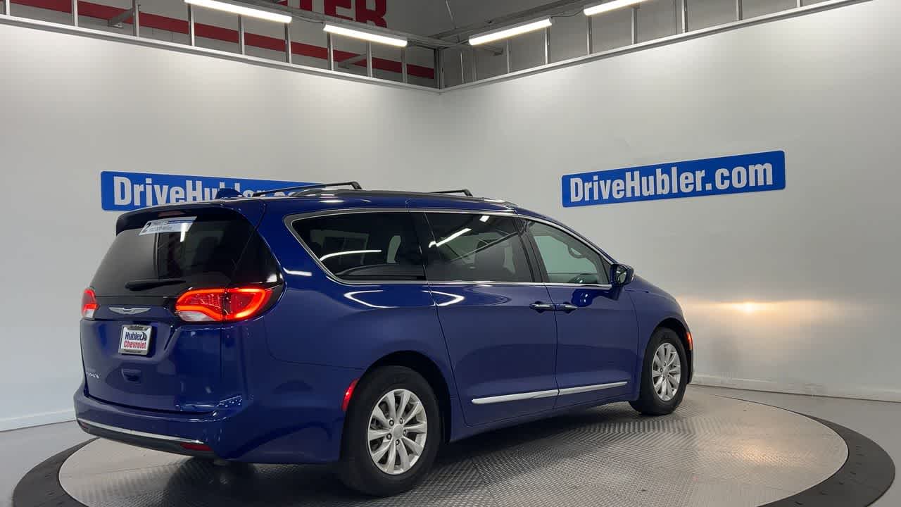 2018 Chrysler Pacifica — side profile view