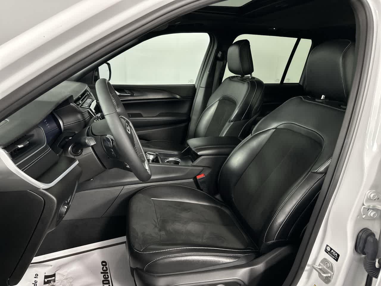 2024 Jeep Grand Cherokee — detail view