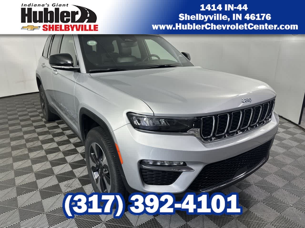 2024 Jeep Grand Cherokee 4xe 4xe in Iridescent Pearl Tricoat — front three-quarter view