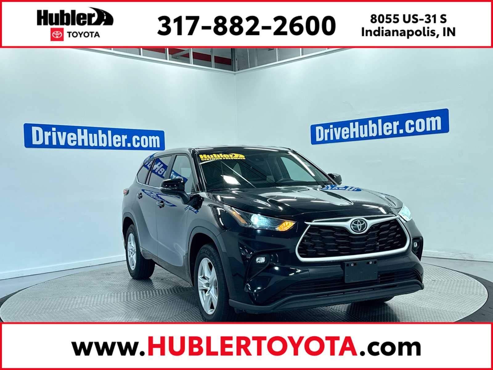 2025 Toyota Highlander LE in Midnight Black Metallic — front three-quarter view